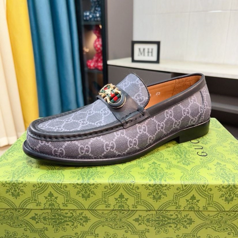 G*u*i leather shoes